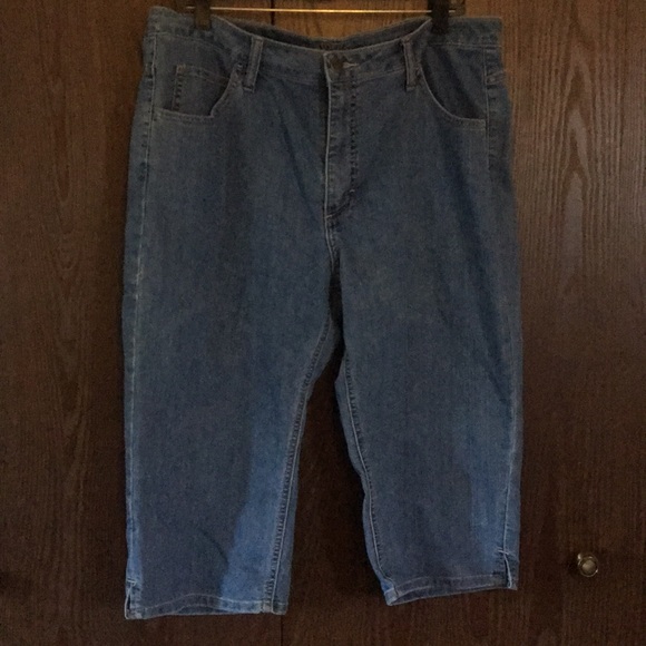 Capri Jeans - Picture 1 of 5